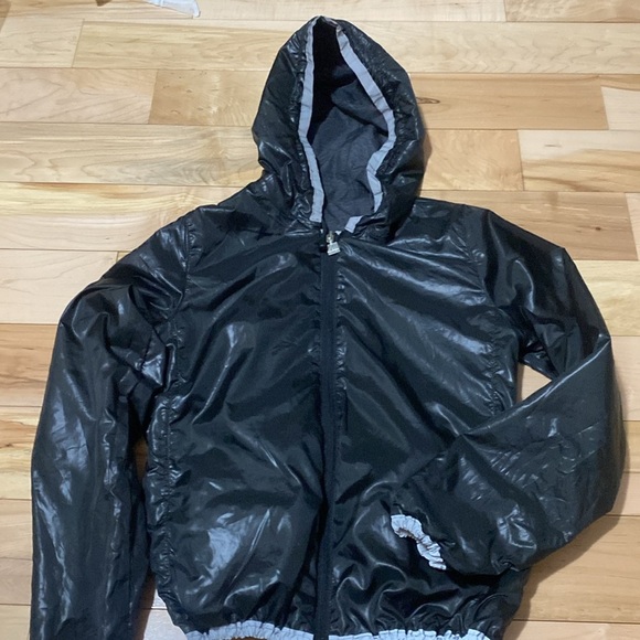 Classic K-way packable/reversible Windbreaker with reflective edges - Picture 16 of 17